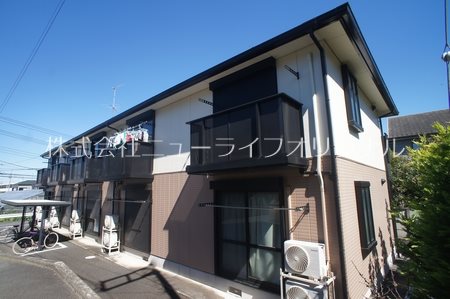 建物外観　閑静な住宅街に佇む、積水ハウスのシャーメゾン。