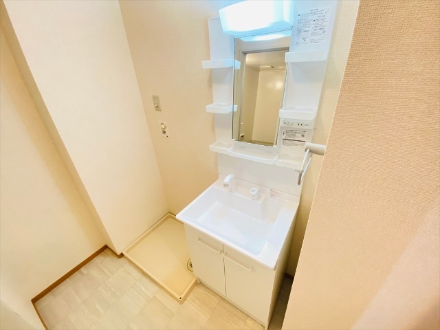 洗面設備　同一建物内２０２号室内装写真転載