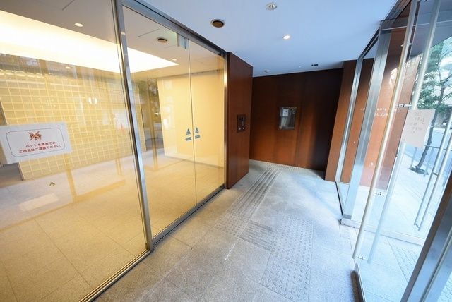 エントランス　お問合せは(株)タウンハウジングレジデンス事業部　赤坂店・…