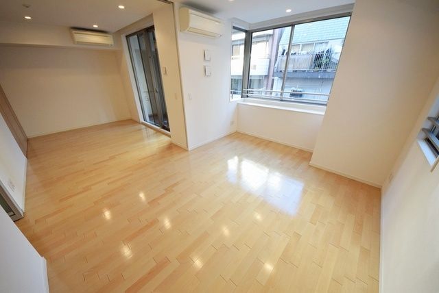 居室・リビング　お問合せは(株)タウンハウジングレジデンス事業部　赤坂店・…