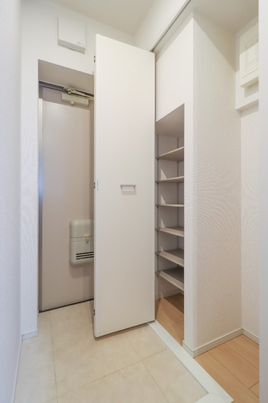 玄関　図面と現状に相違がある場合には現状を優先