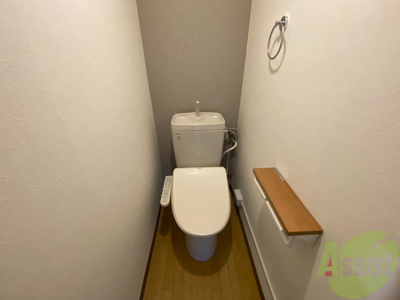 トイレ　トイレはこちらのウォシュレット付きになりますね。
