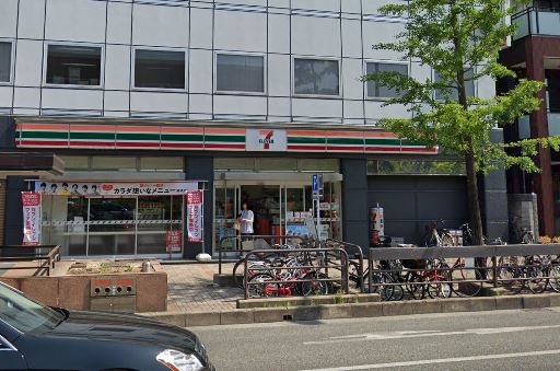 コンビニ　セブンイレブン（コンビニ）まで514m