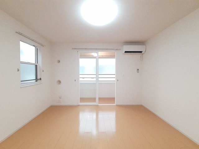 居室・リビング　ゆったり過ごせる居間です