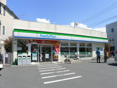 コンビニ　ファミリーマート 東十条六丁目店（コンビニ）まで299m