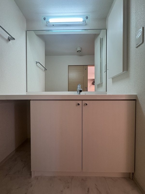 洗面設備　角部屋写真