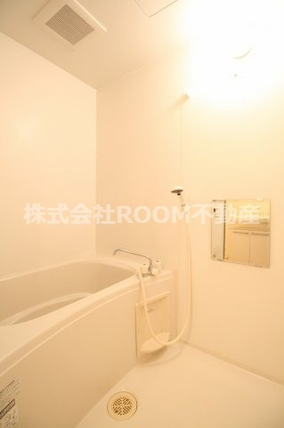 バス・シャワールーム　落ち着いた空間のお風呂です