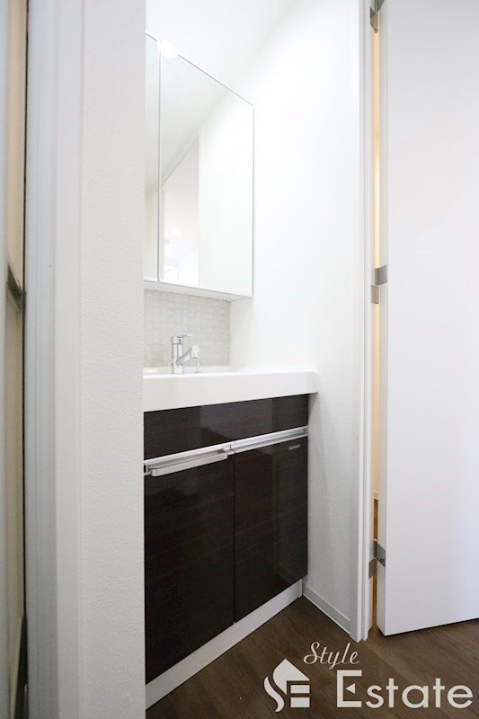 洗面設備　同仕様内装