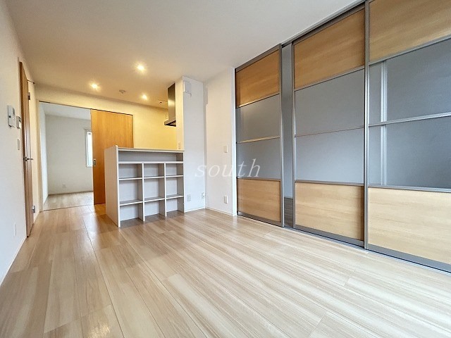 居室・リビング　洗練された清潔感漂う清楚な仕上がり