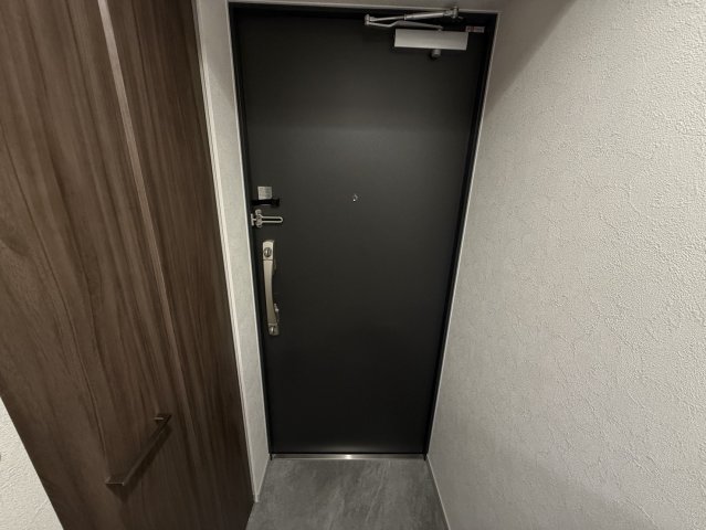 玄関　同物件別部屋写真
