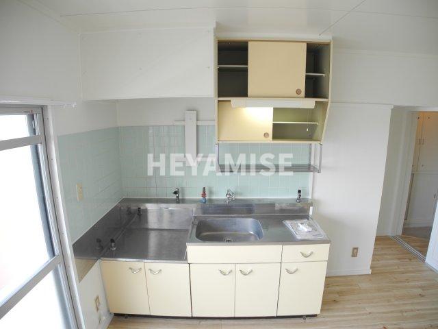 キッチン　※室内画像は別号室のもの