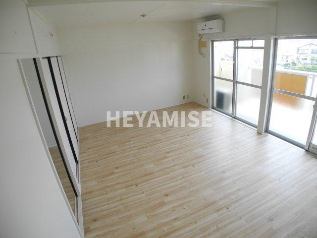 居室・リビング　※室内画像は別号室のもの