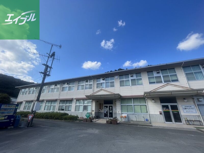 コンビニ　ファミリーマート長崎松原町店（コンビニ）まで496m