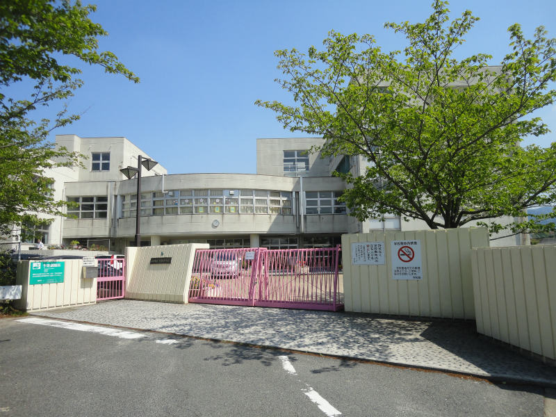 中学校　【北九州市立守恒中学校】（中学校）まで725m
