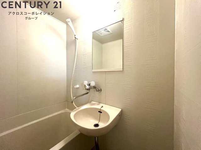 洗面設備　浴室内に洗面台付いてます！