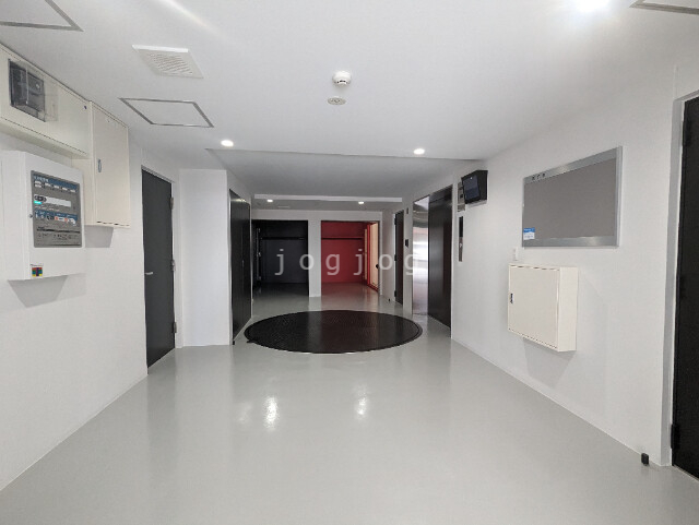 エントランス　オートロック、宅配ボックス有