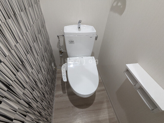 トイレ　温水洗浄便座付き