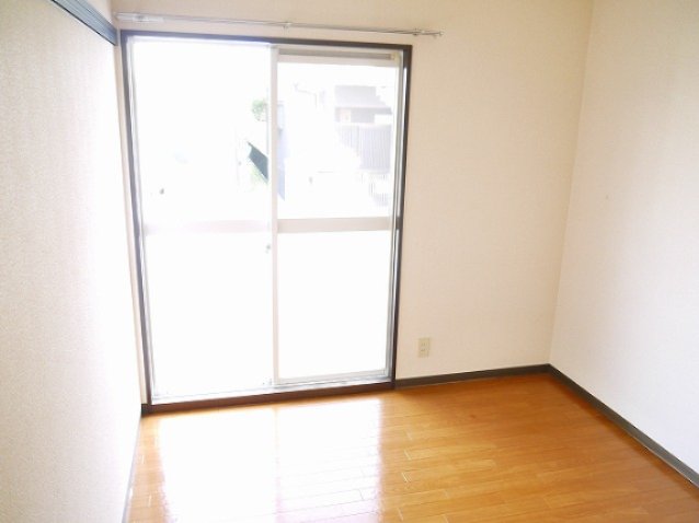 その他部屋・スペース　開放的な寝室です