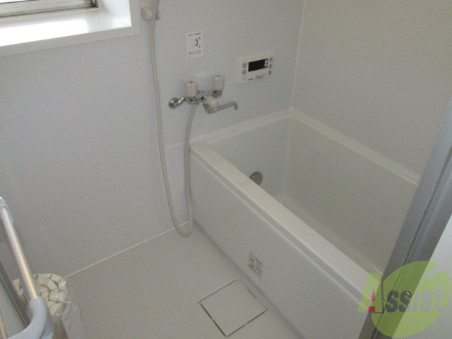 バス・シャワールーム　窓が付いているので換気も十分ですね。デザインも明るくお洒落～