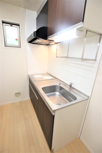 キッチン　★窓付き♪　ゆとりあるキッチンスペース★