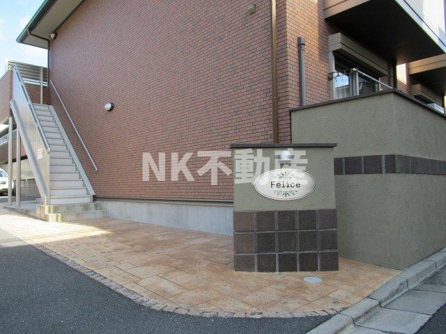 エントランス　落ち着いたエントランスです