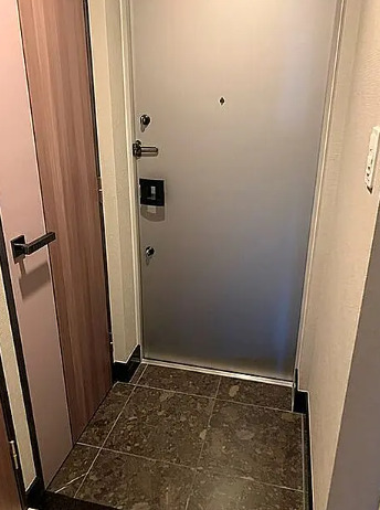 玄関　写真は同タイプ住居です