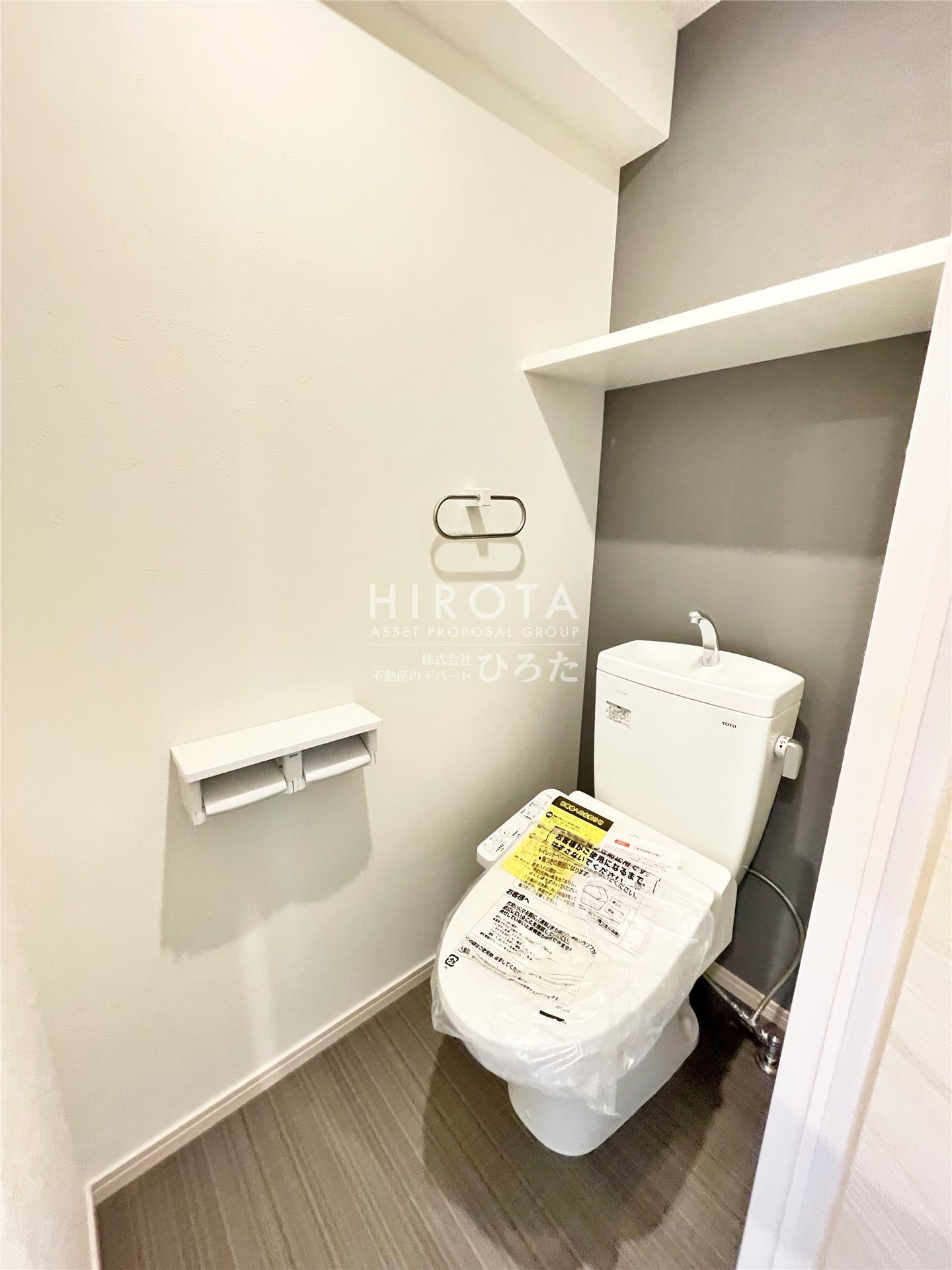 トイレ　【同仕様写真です】