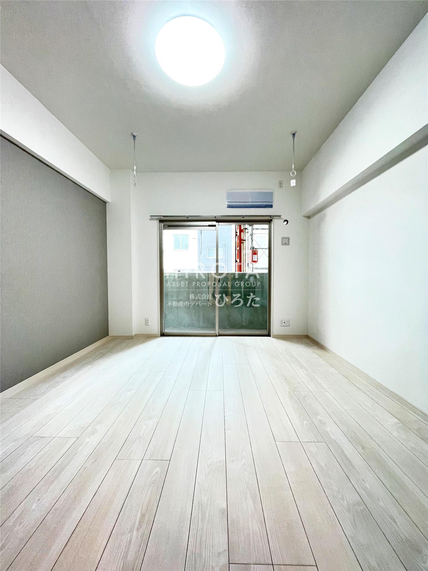 居室・リビング　【同仕様写真です】