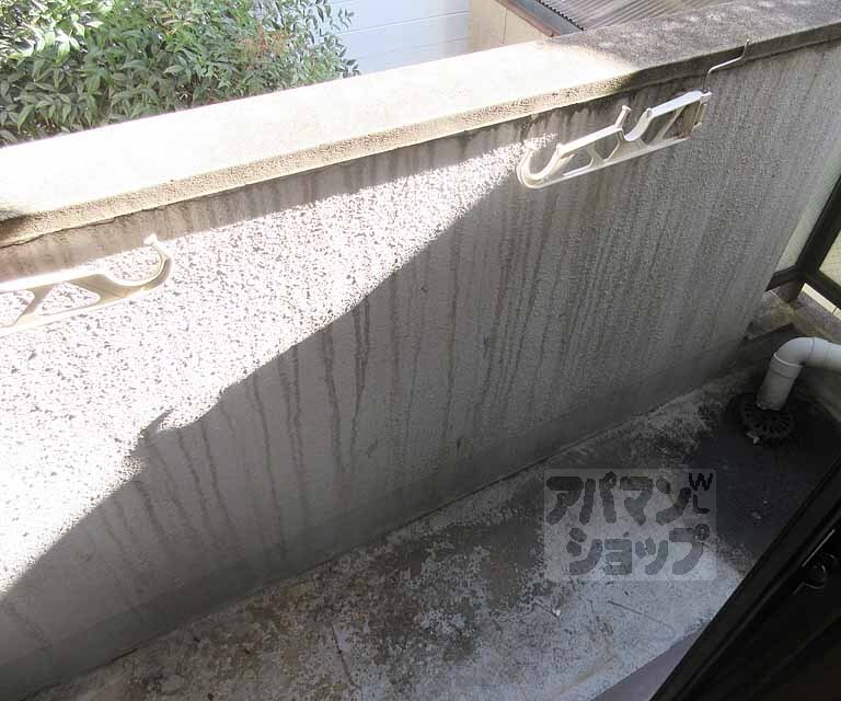 バルコニー　物干し竿かけれます！