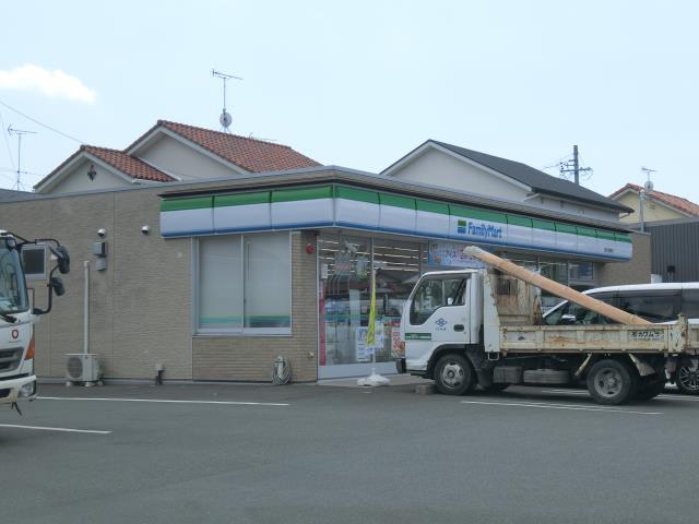 コンビニ　ファミリーマート（コンビニ）まで1205m