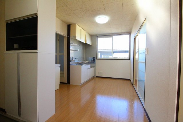 キッチン　?写真は別部屋の写真です