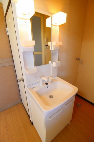 洗面設備　?写真は別部屋の写真です