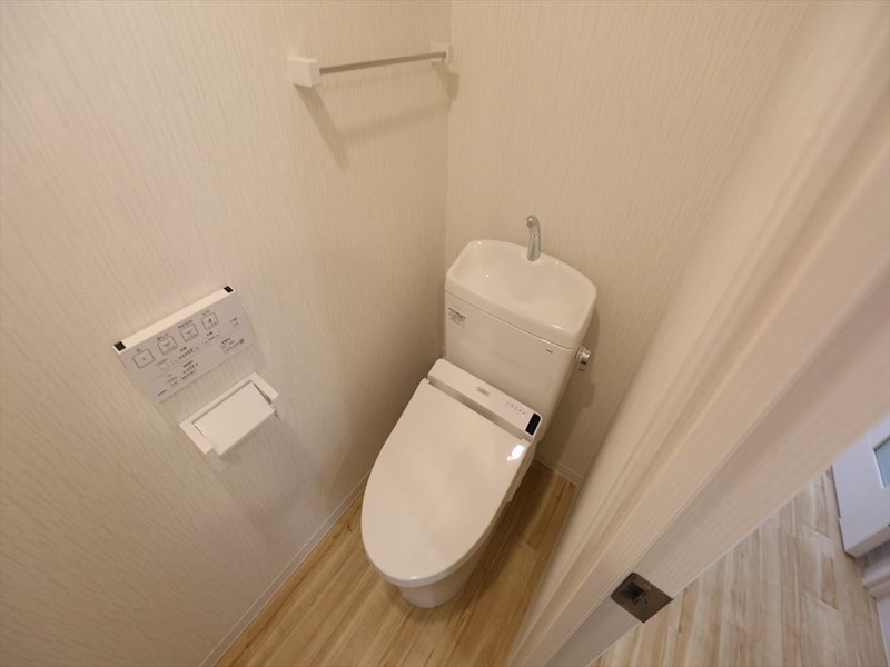 トイレ　温水洗浄暖房便座付トイレ