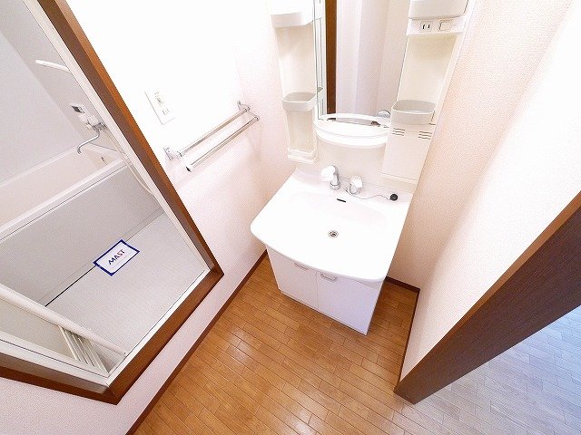 洗面設備　コンパクトで使いやすい洗面所