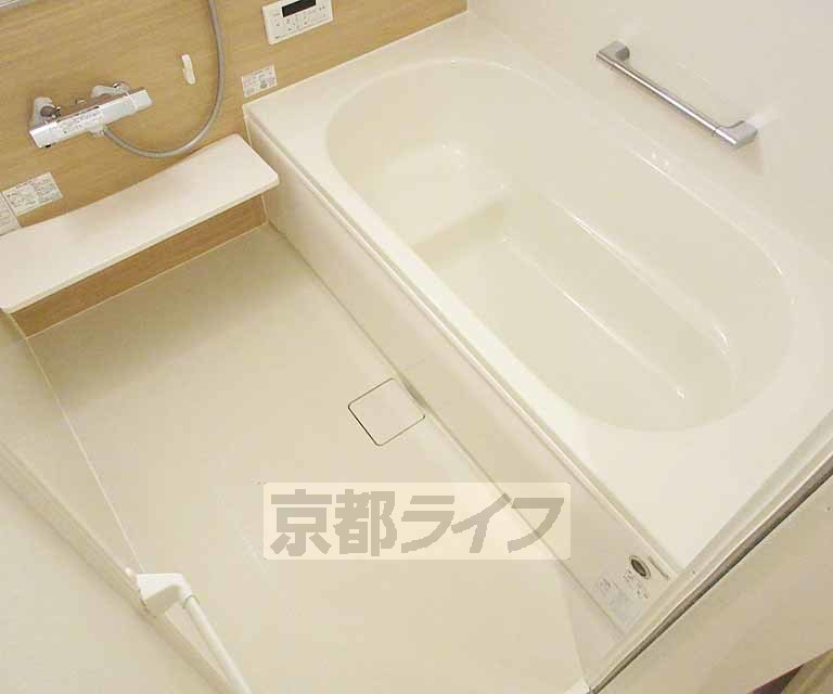 バス・シャワールーム　嬉しい追い炊き機能付きです。