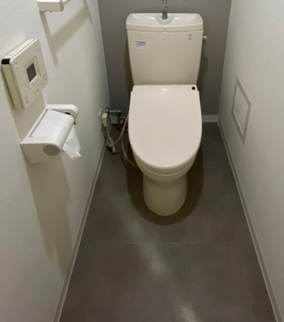トイレ　ウォシュレット完備です。