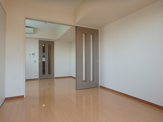 居室・リビング　ダイニングスペースと繋げて広々と。