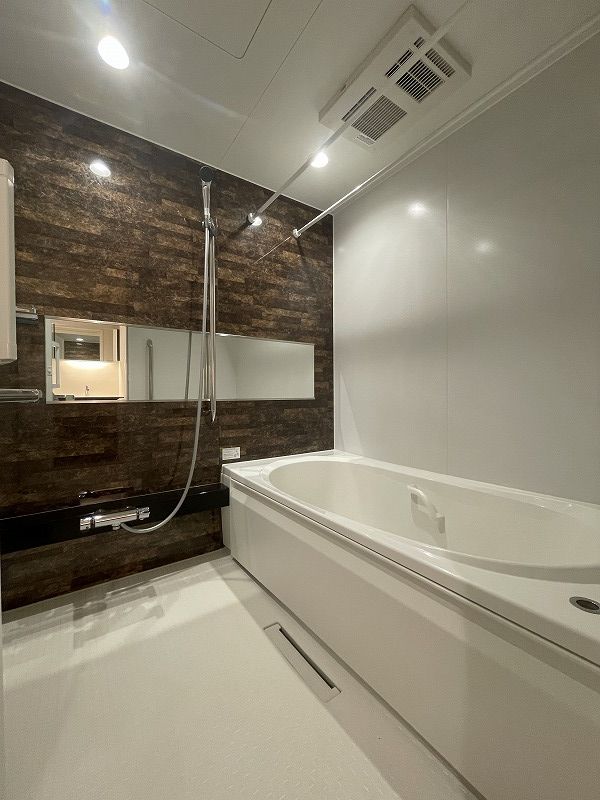 バス・シャワールーム　追い焚き・浴室乾燥機付き！