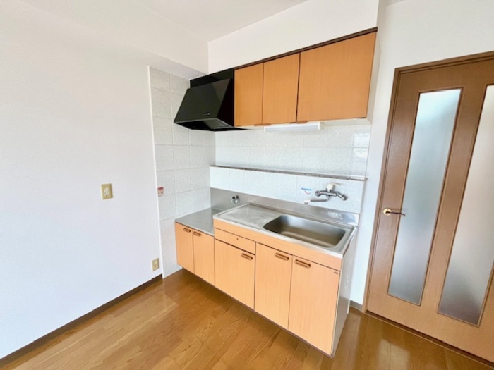 キッチン　反転タイプのお写真です。