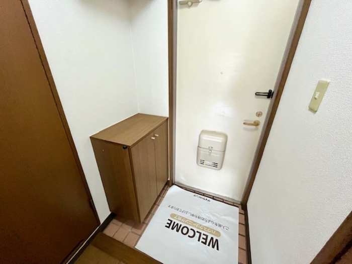 玄関　反転タイプのお写真です。