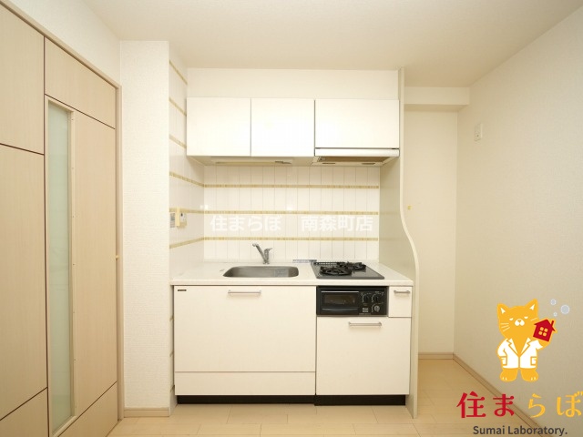 キッチン　「ただの部屋探しじゃない。“あなたの暮らし”探しです。」