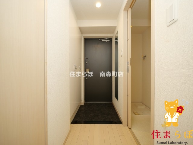 玄関　「気になったら、LINEで気軽に相談できますよ。」