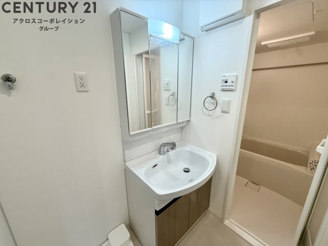 洗面設備　室内に洗濯機置き場があります