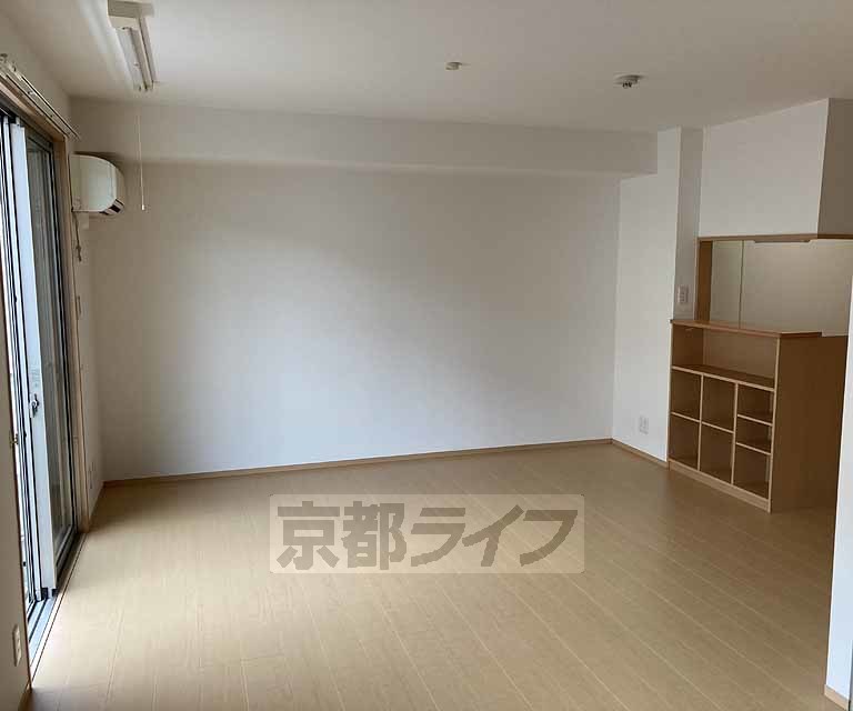 居室・リビング　広々としたリビングです！