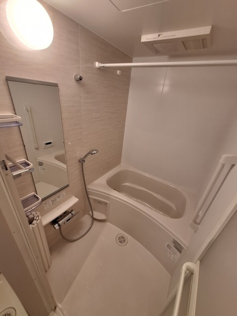 バス・シャワールーム　ゆったり過ごせるお風呂です