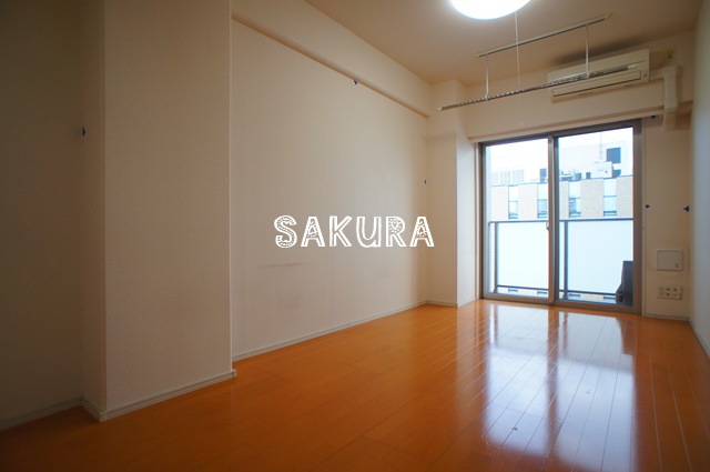 居室・リビング　こちらのリビングで趣味の時間をお楽しみください♪