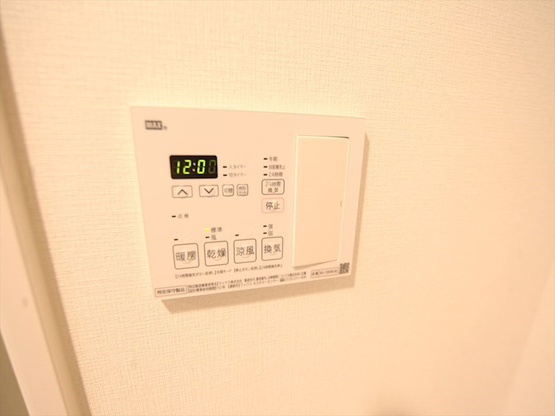 その他設備　浴室暖房乾燥機付き