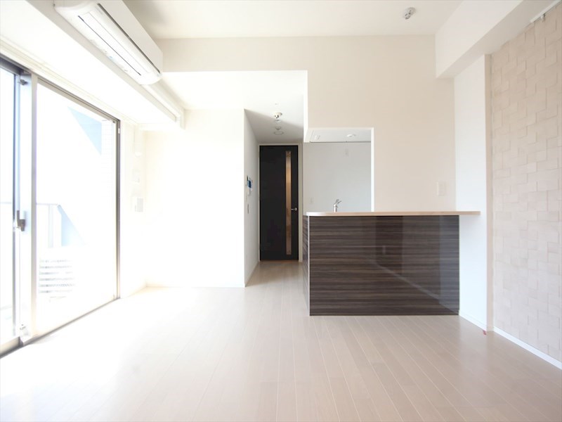 その他部屋・スペース　洋室10.4帖　カウンターキッチン　エアコン完備　バルコニー