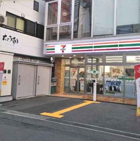 コンビニ　セブンイレブン阪急富田駅北口店（コンビニ）まで257m