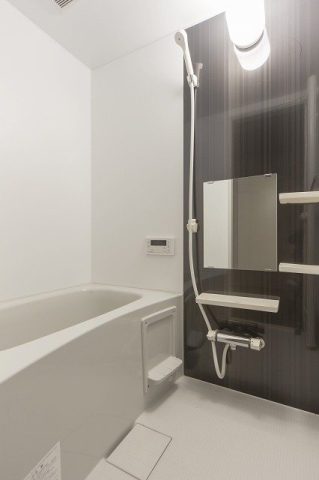 バス・シャワールーム　一日の汗や疲れはこちらで癒やして下さい